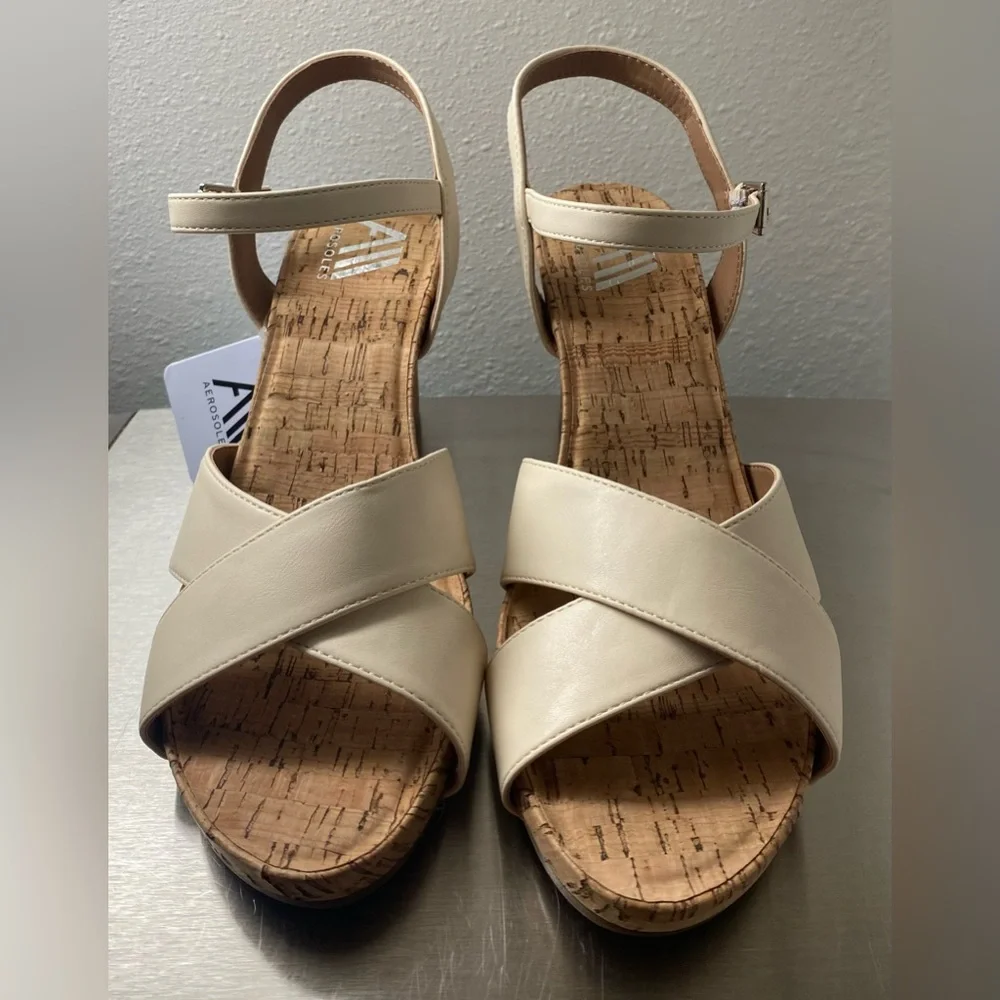 AEROSOLES Women's Tan Wedge Sandals